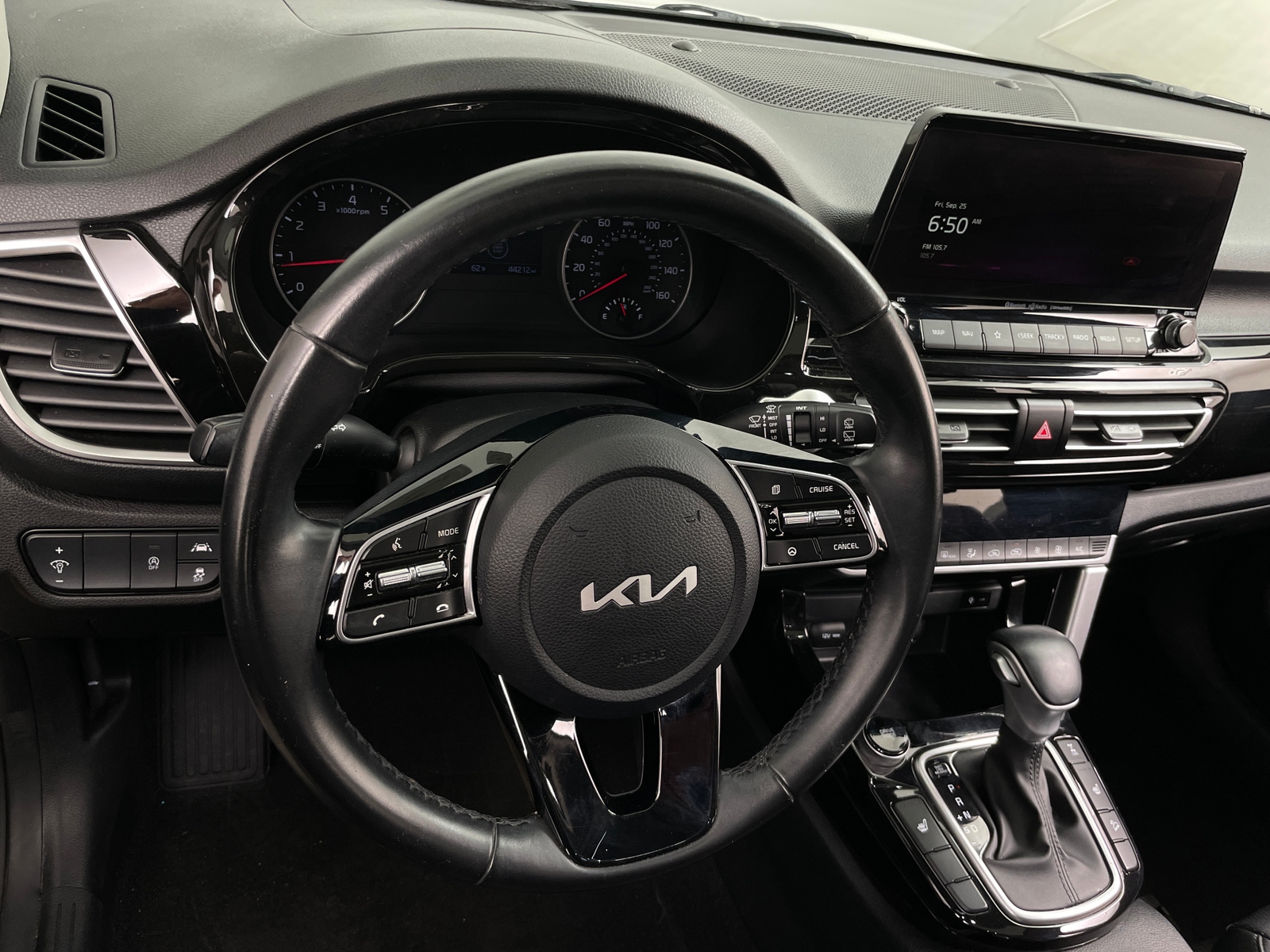 Thumbnail: 2023 Kia Seltos - 4