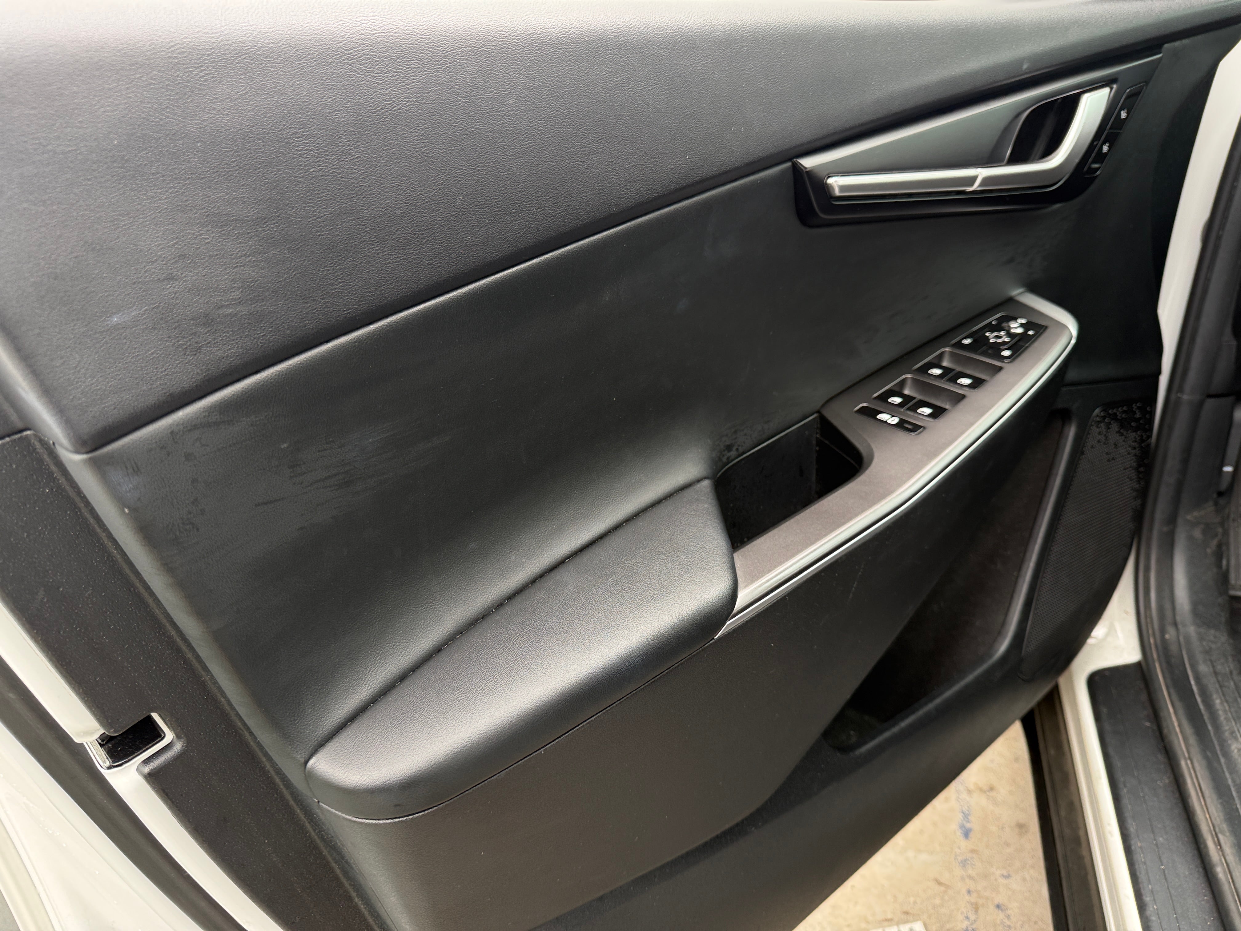 Used 2022 Kia EV6 Light with VIN KNDC34LB6N5043048 for sale in Auburn, WA