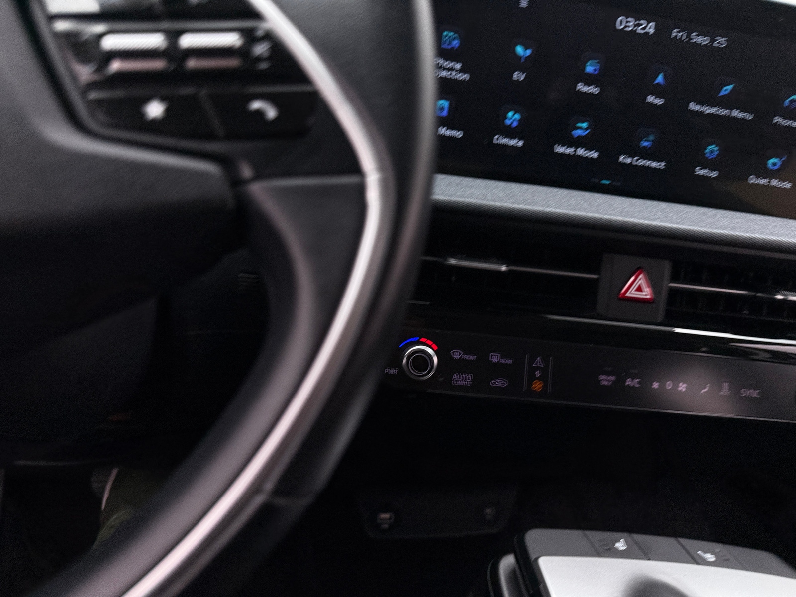 Thumbnail: 2022 Kia EV6 - 3