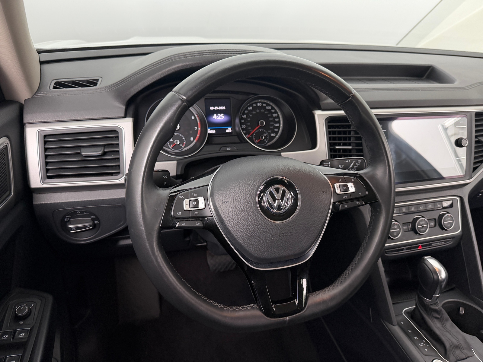 Thumbnail: 2019 Volkswagen Atlas - 4