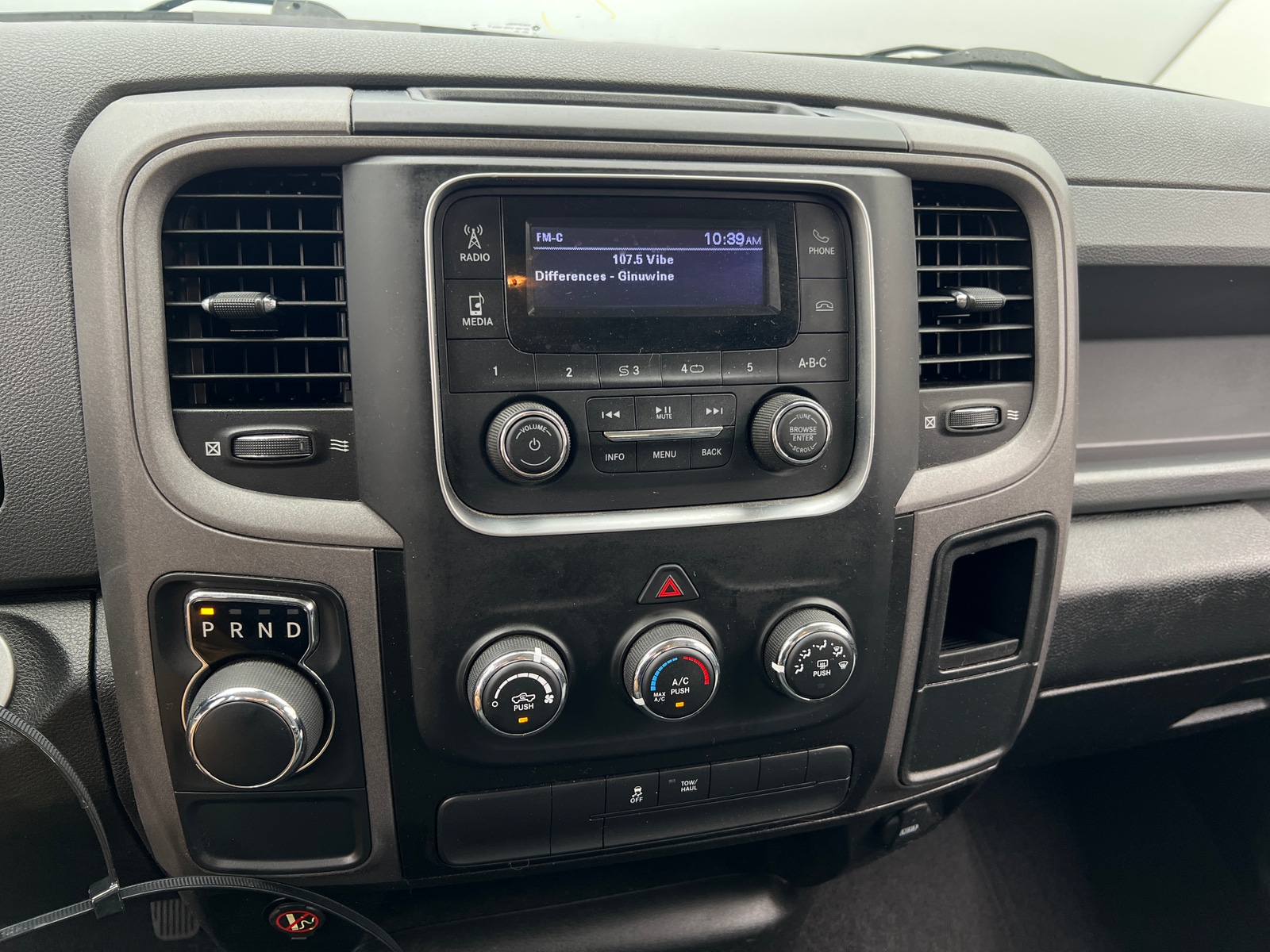 Thumbnail: 2020 RAM 1500 Classic - 4