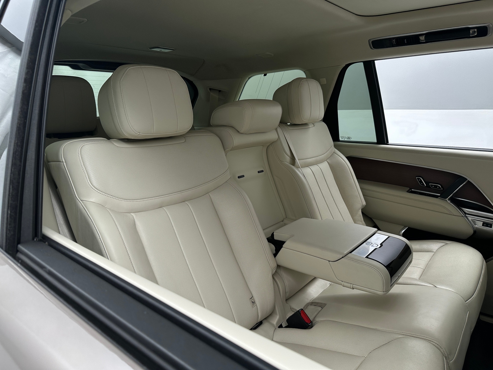 Thumbnail: 2023 Land Rover Range Rover - 6
