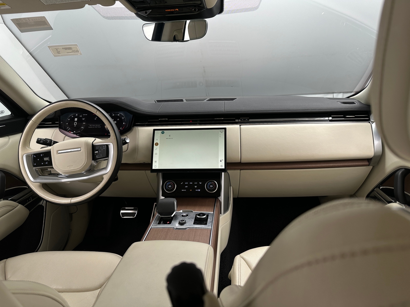 Thumbnail: 2023 Land Rover Range Rover - 3