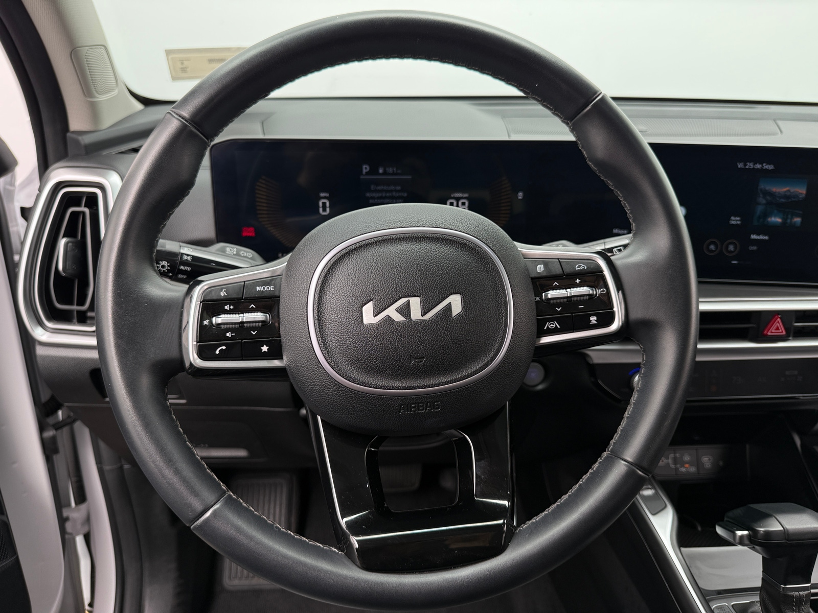 Thumbnail: 2024 Kia Sorento - 4