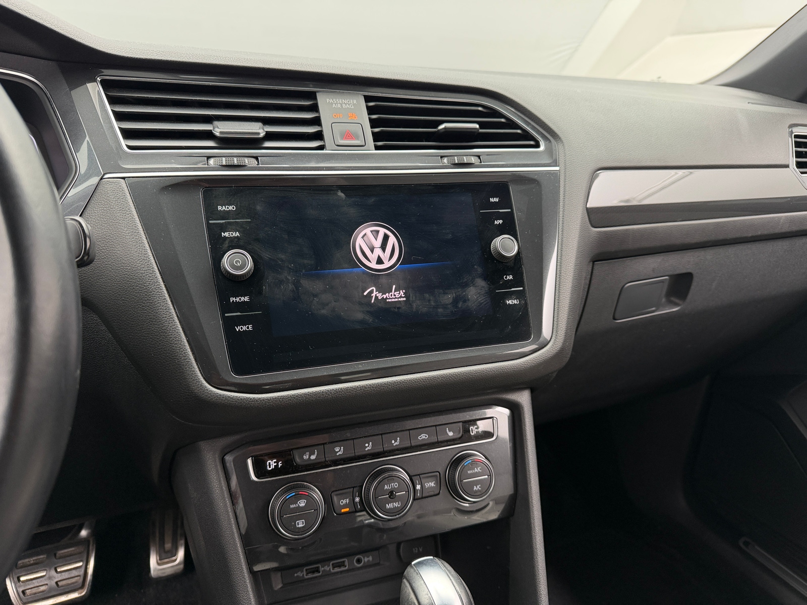Thumbnail: 2019 Volkswagen Tiguan - 4