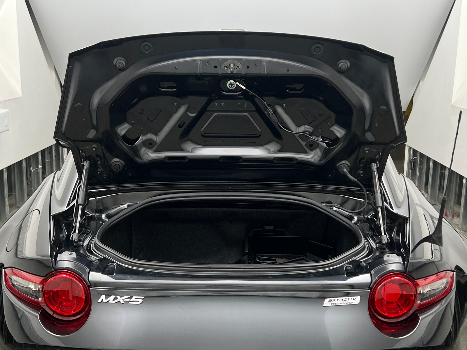 Thumbnail: 2019 Mazda MX-5 Miata - 4