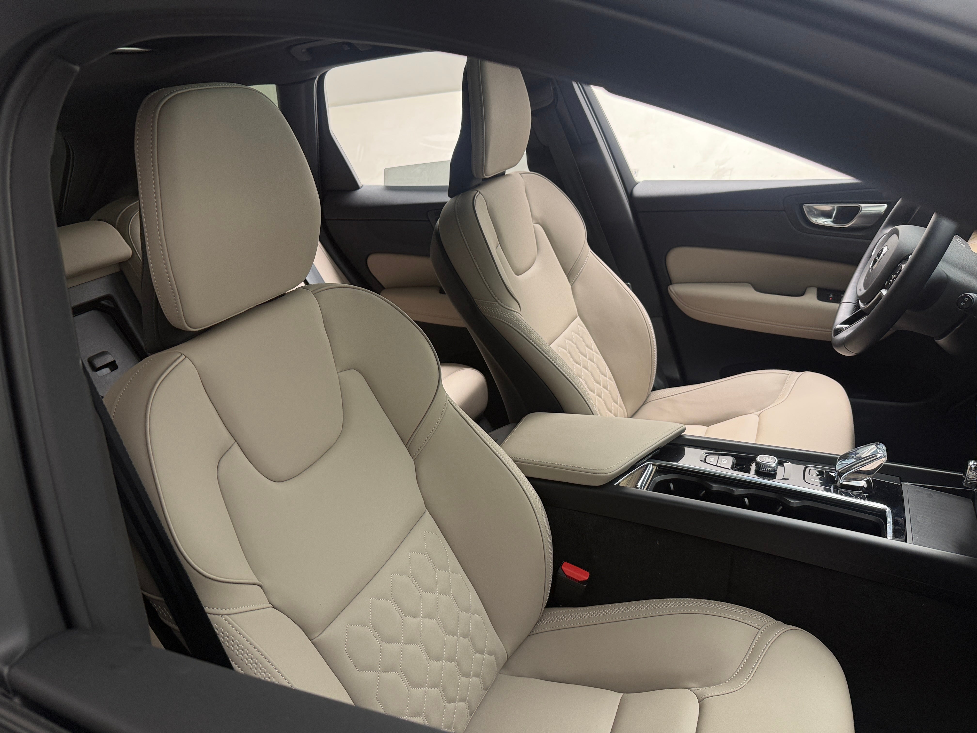 2026 Volvo XC60 Plus
