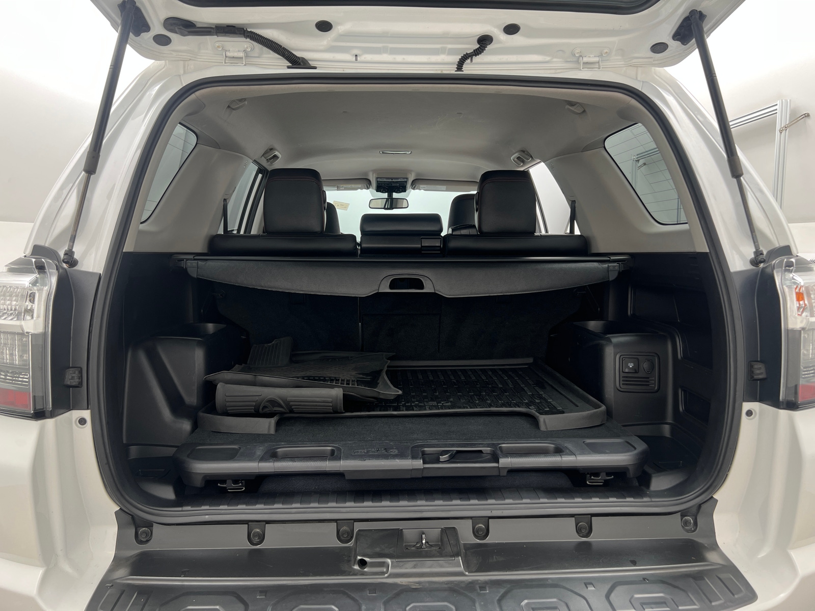 Thumbnail: 2017 Toyota 4Runner - 6