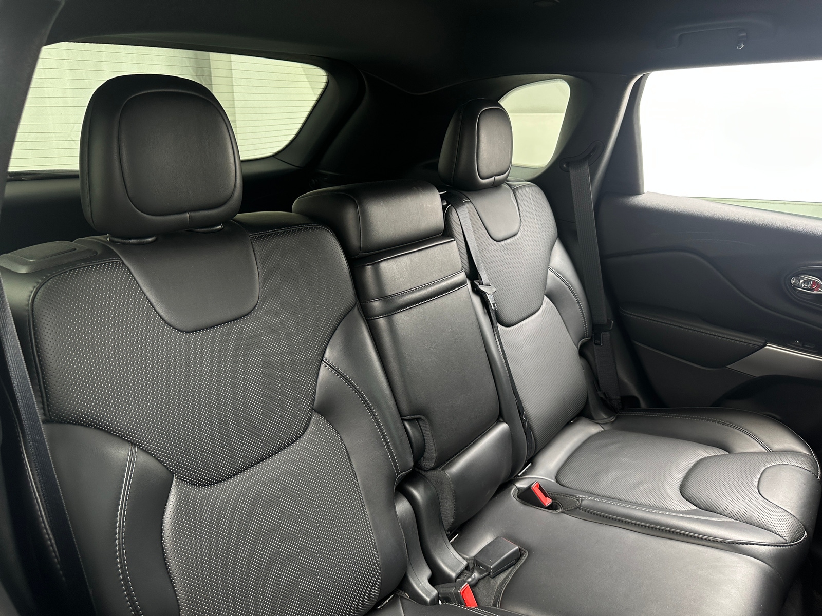 Thumbnail: 2019 Jeep Cherokee - 5