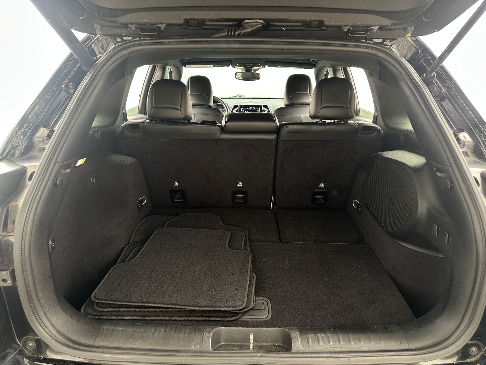 Thumbnail: 2019 Jeep Cherokee - 6