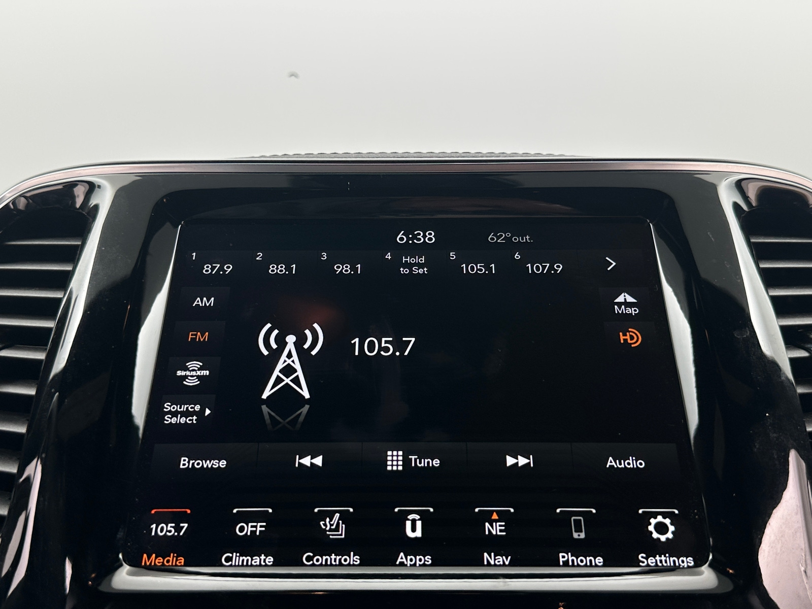 Thumbnail: 2019 Jeep Cherokee - 3