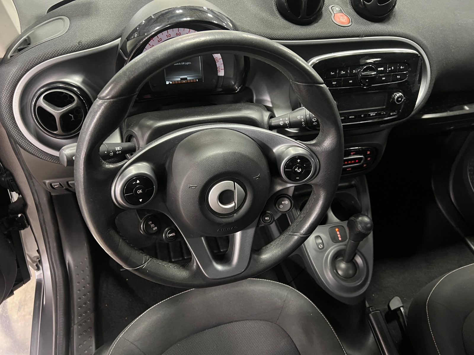 Thumbnail: 2017 smart fortwo - 5