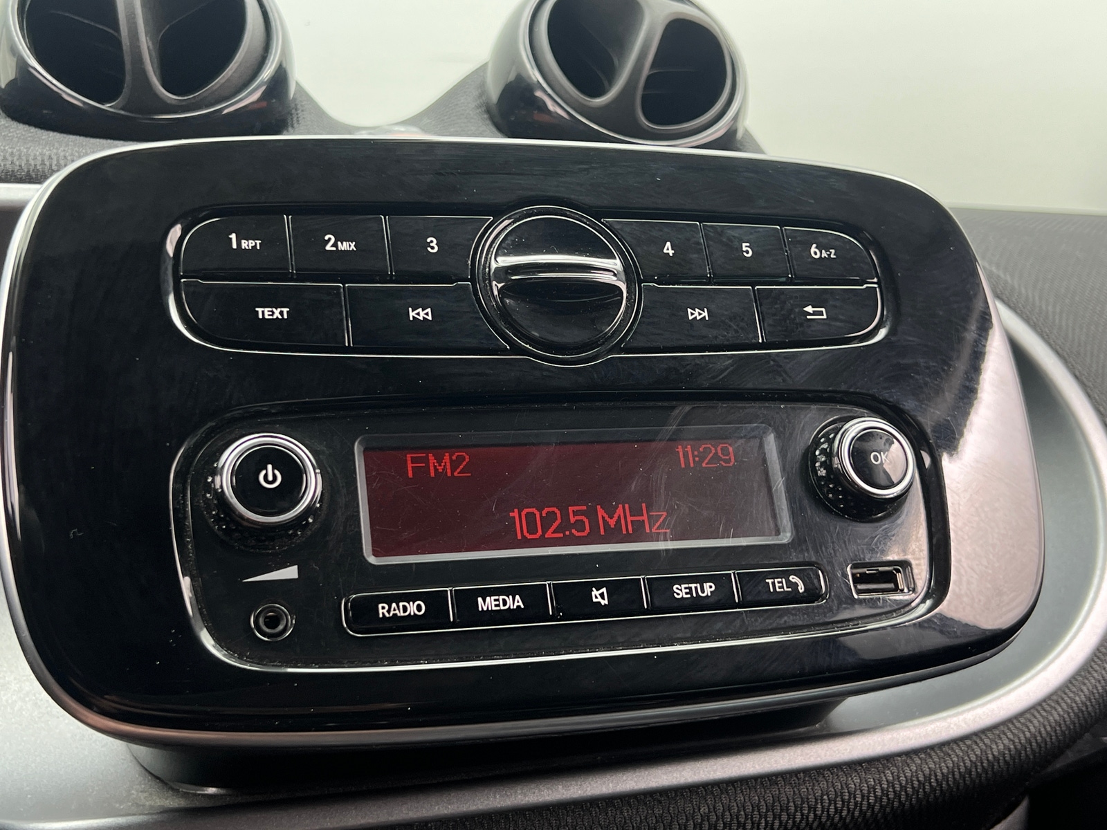 Thumbnail: 2017 smart fortwo - 4