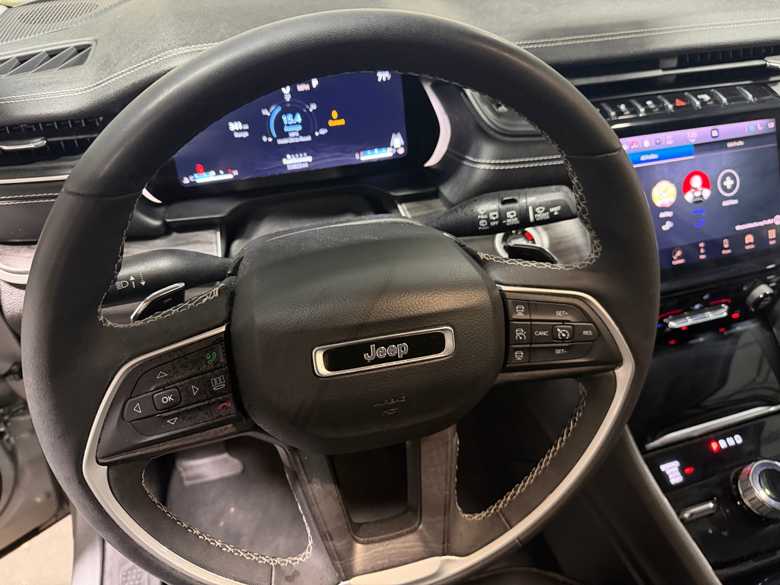 Thumbnail: 2023 Jeep Grand Cherokee - 4