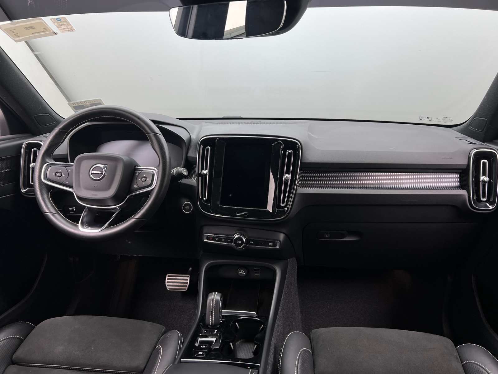 Thumbnail: 2021 Volvo XC40 - 2