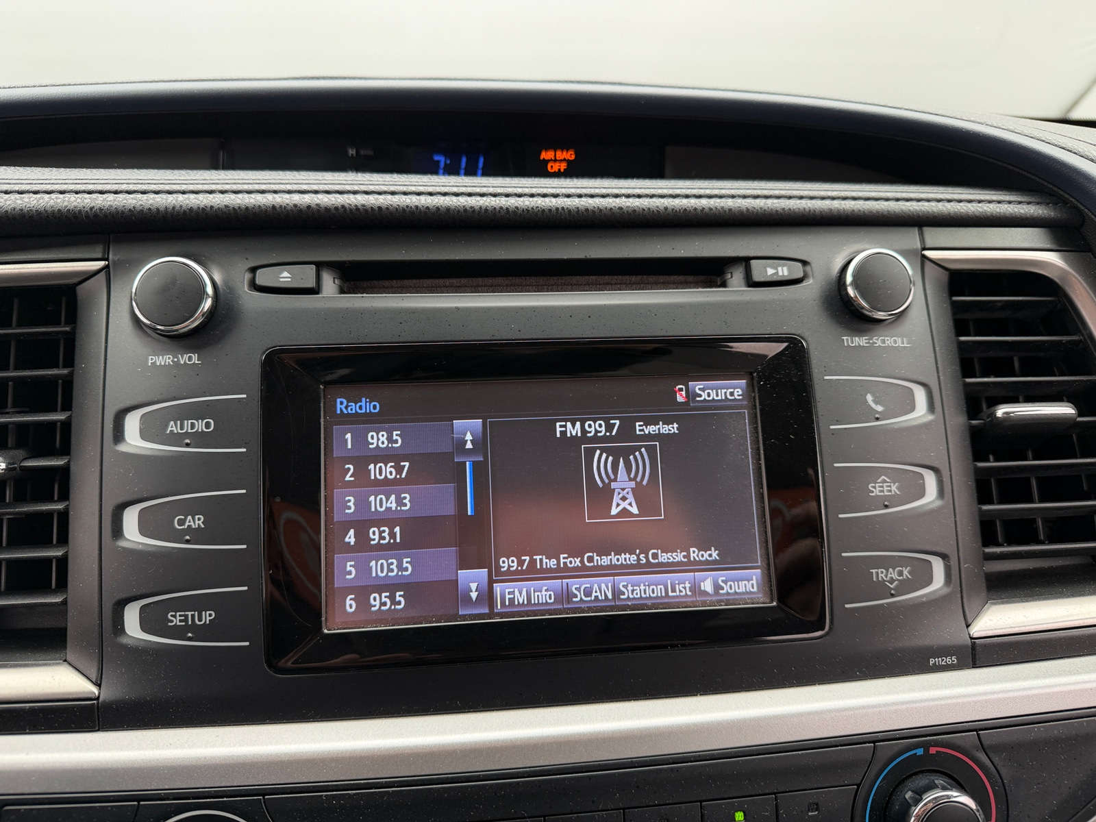 Thumbnail: 2016 Toyota Highlander - 4