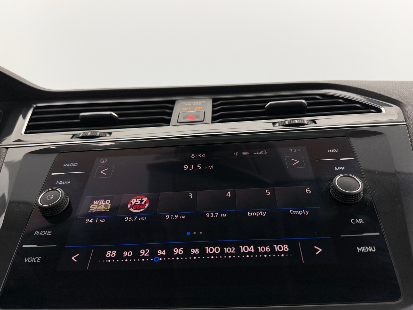 Thumbnail: 2018 Volkswagen Tiguan - 4