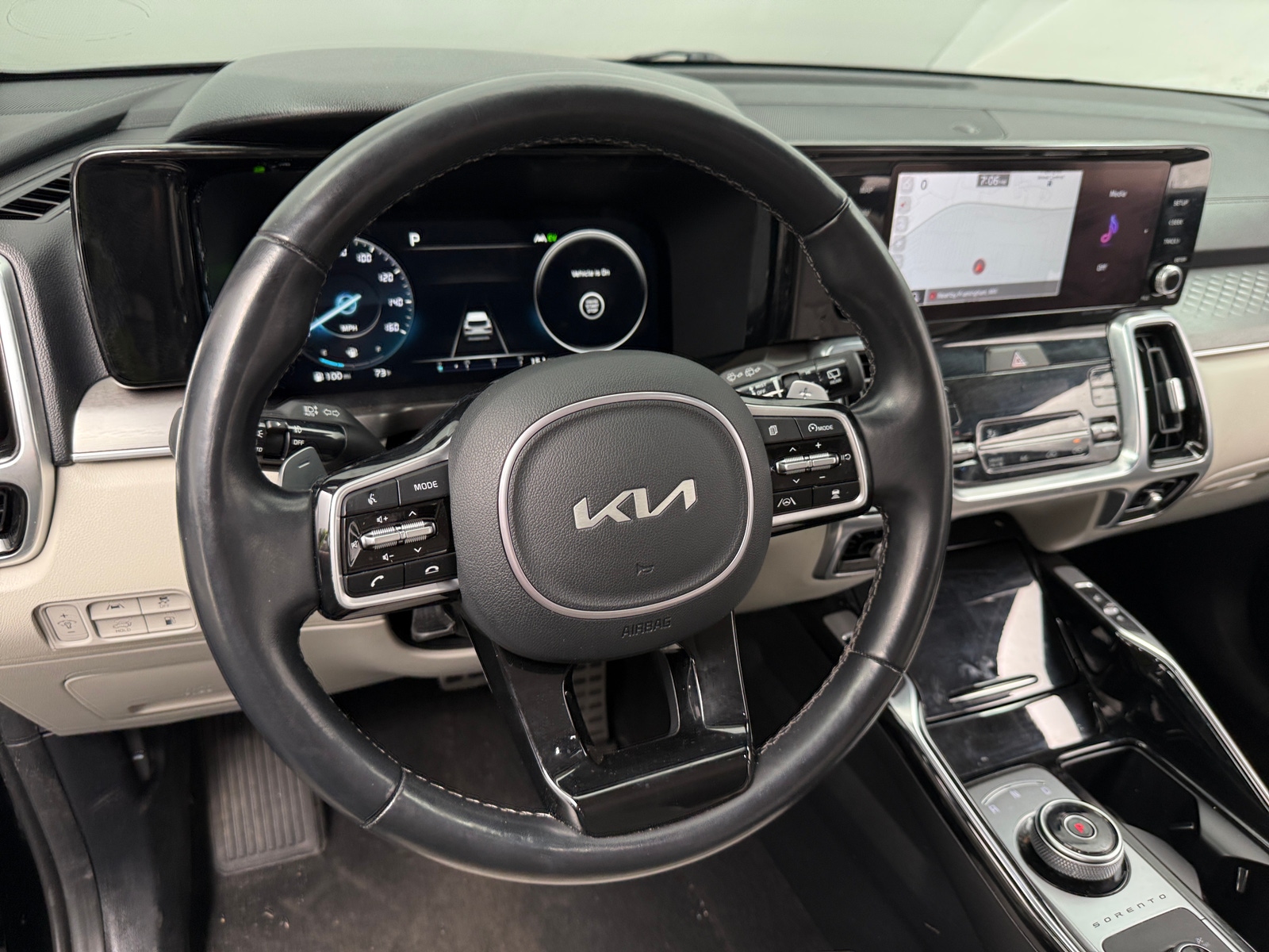 Thumbnail: 2023 Kia Sorento - 4