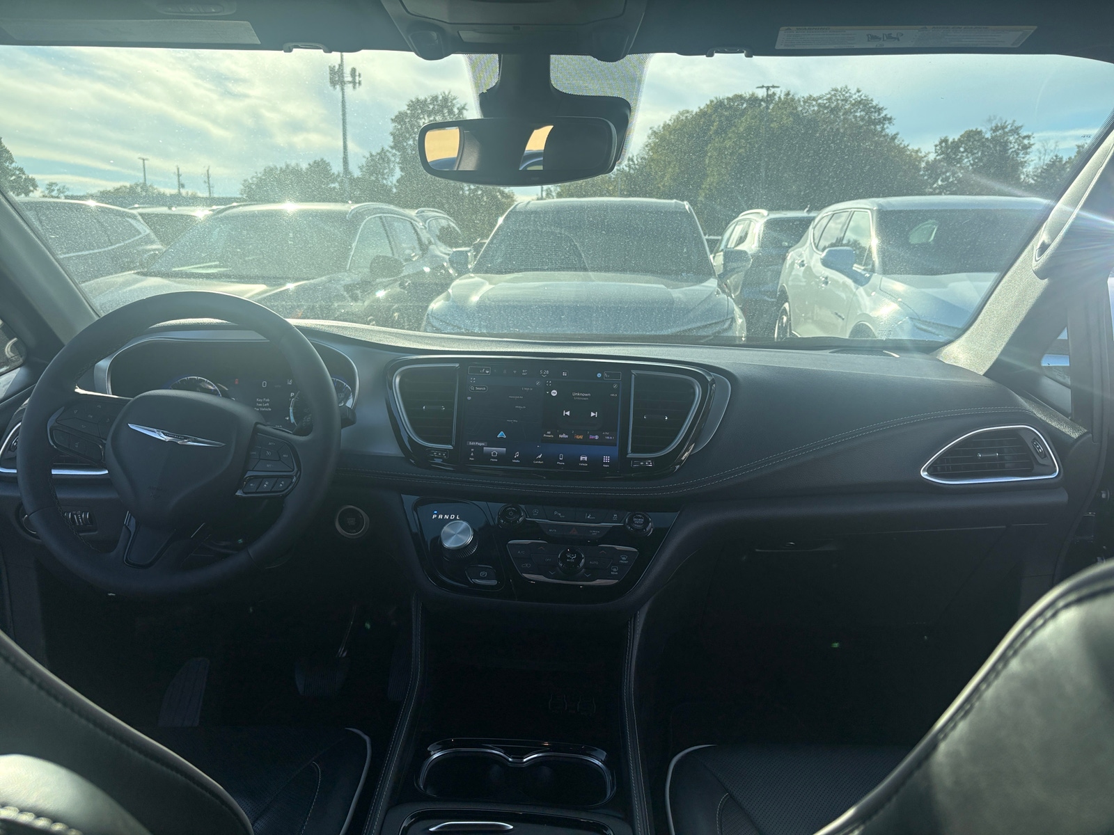 Thumbnail: 2025 Chrysler Pacifica - 3