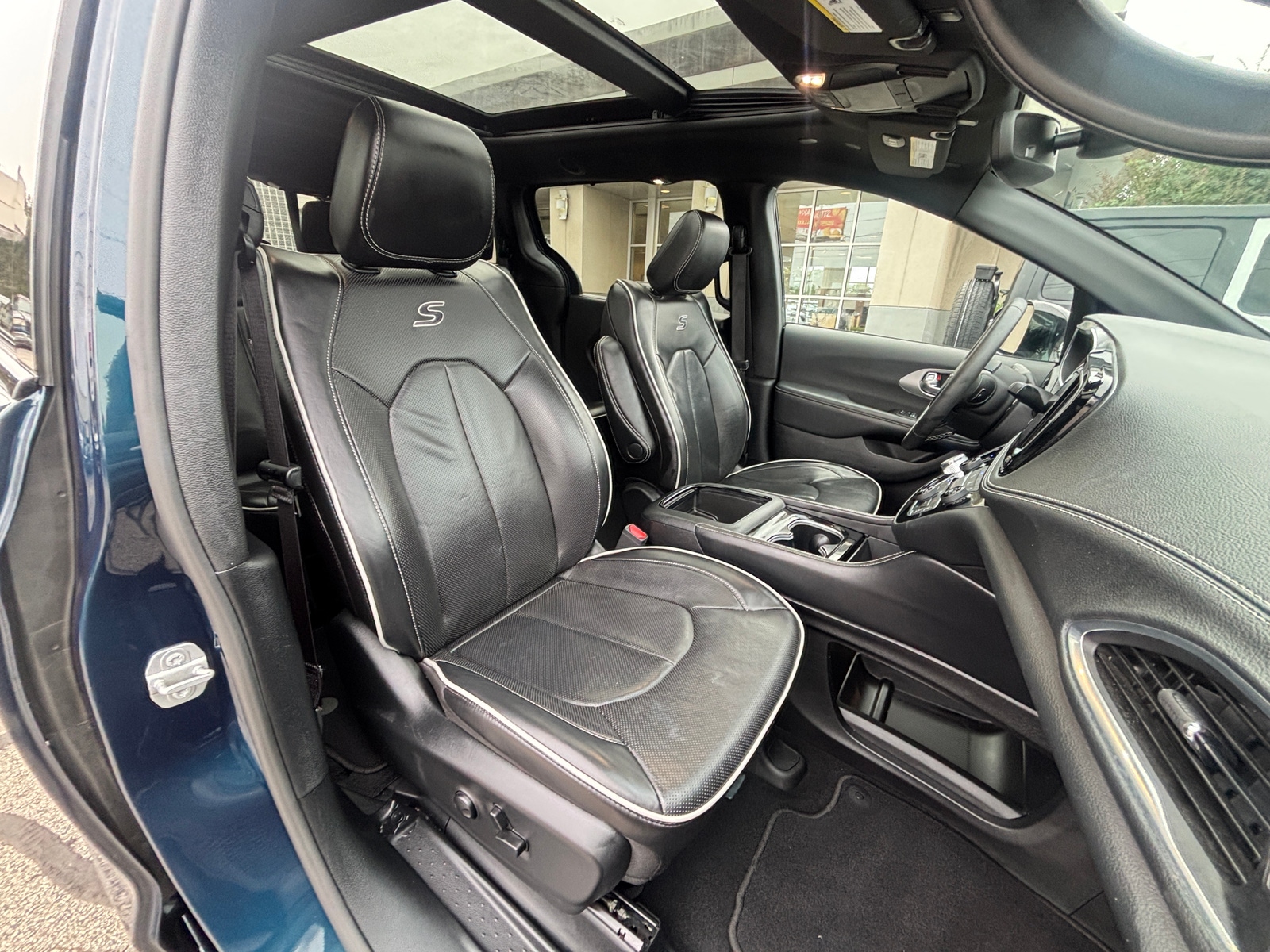Thumbnail: 2025 Chrysler Pacifica - 2