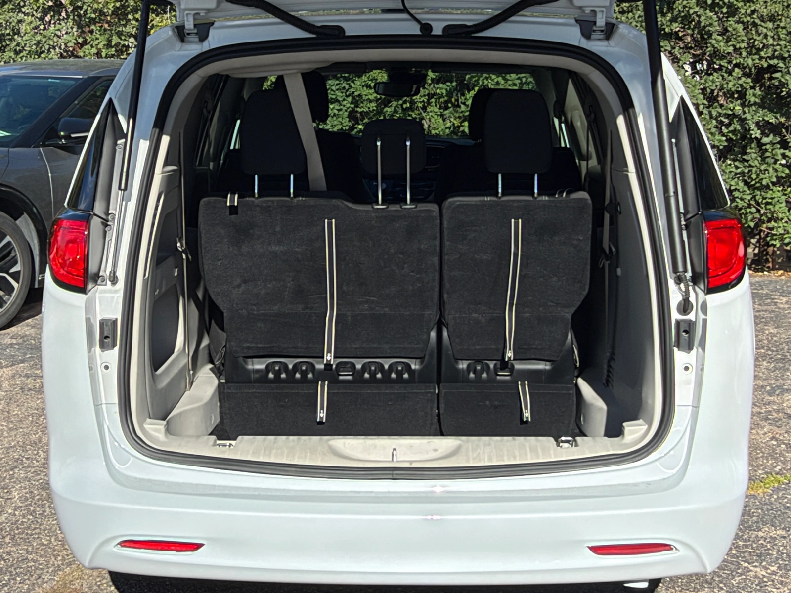Thumbnail: 2024 Chrysler Voyager - 7