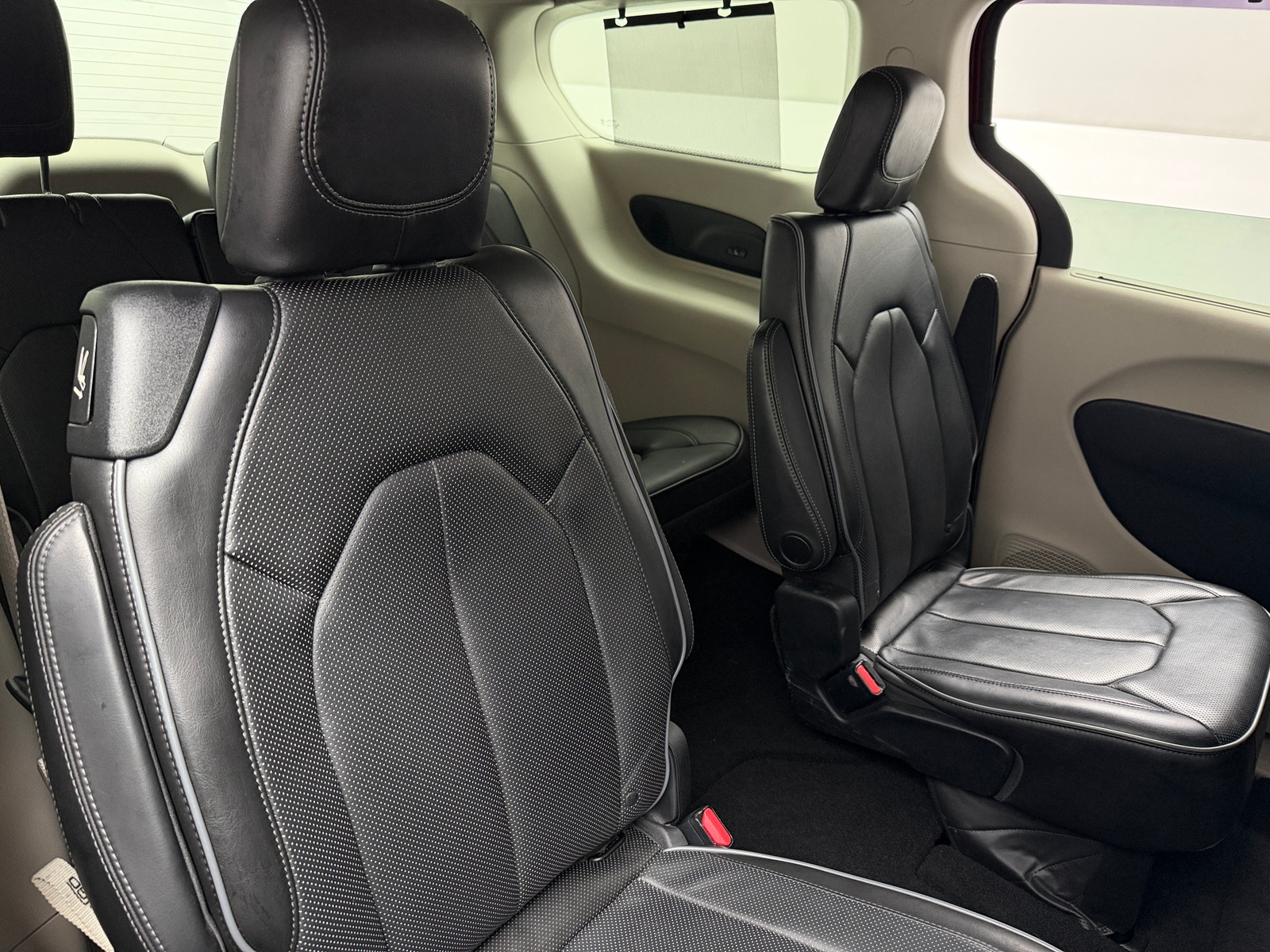 Thumbnail: 2018 Chrysler Pacifica - 5