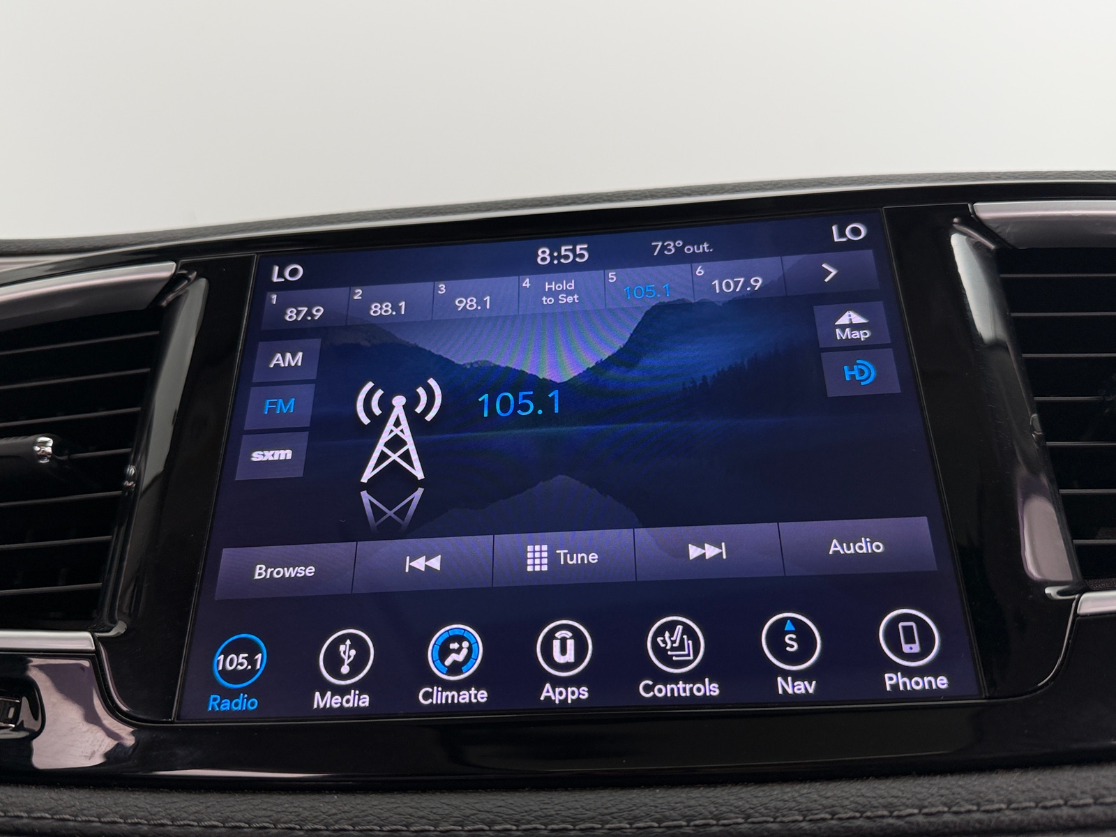 Thumbnail: 2018 Chrysler Pacifica - 3