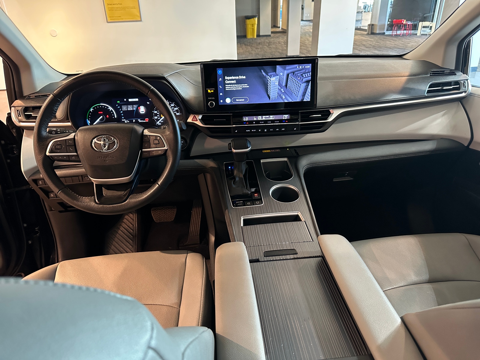 Thumbnail: 2025 Toyota Sienna - 3