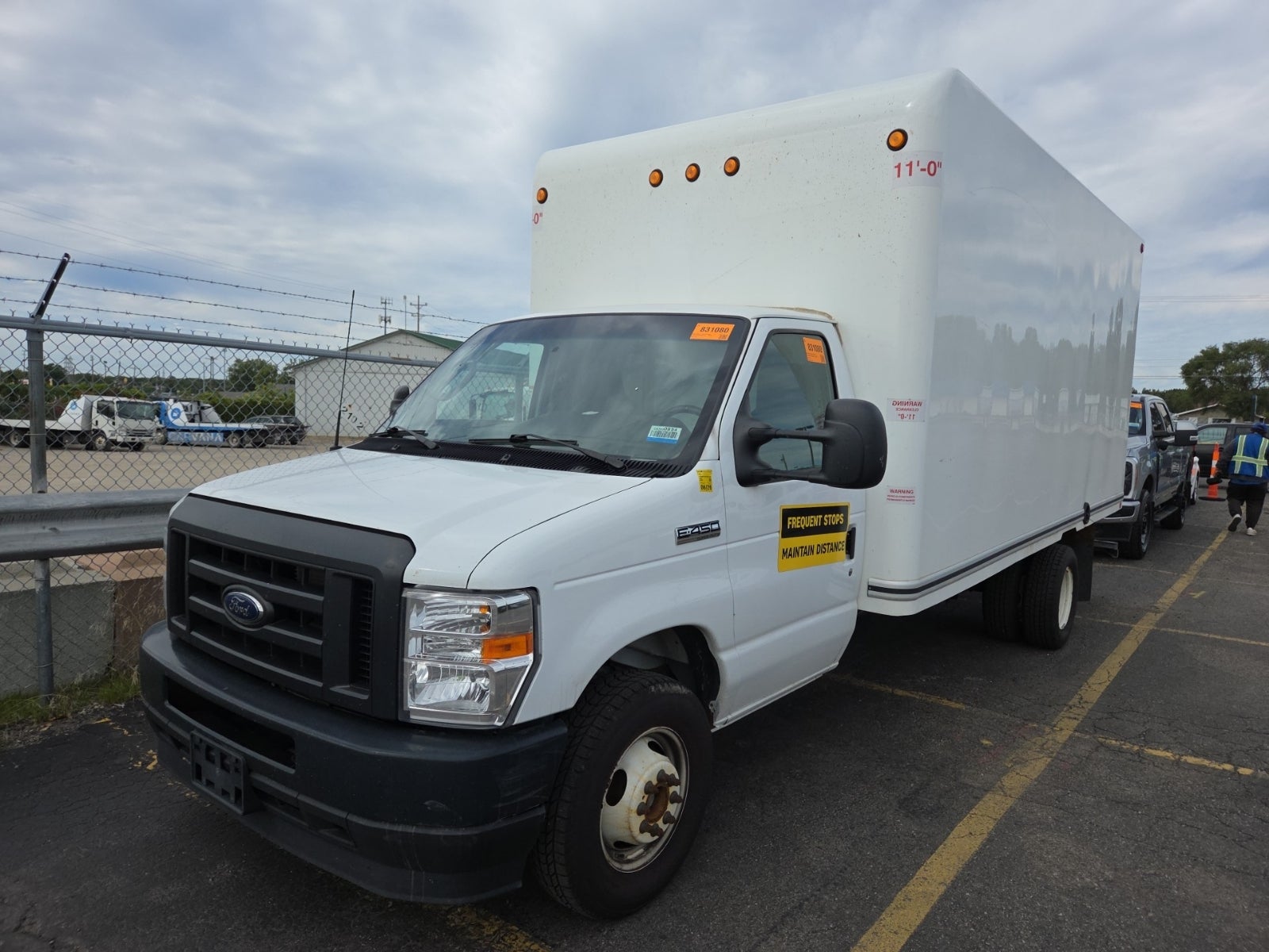 2023 Ford E450 Super Duty Cutaway Cutaway Van 2d