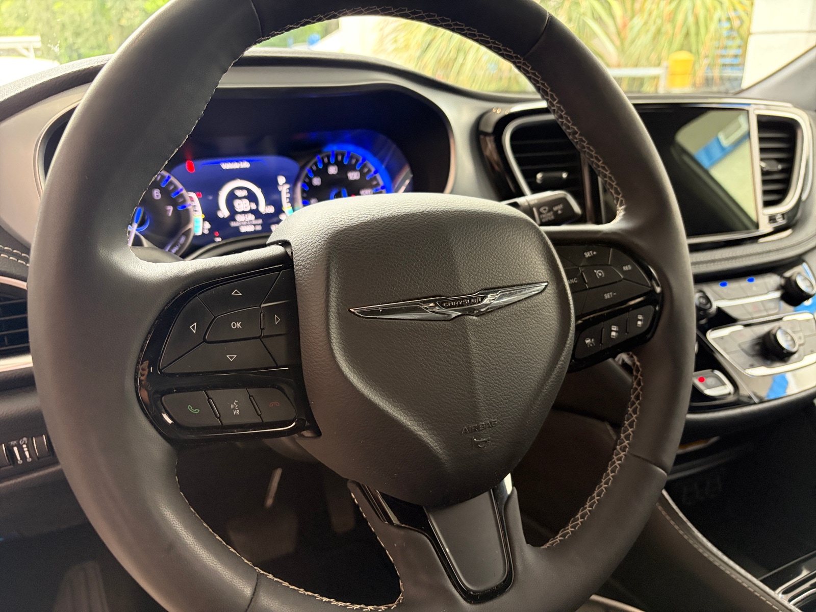 Thumbnail: 2025 Chrysler Pacifica - 5