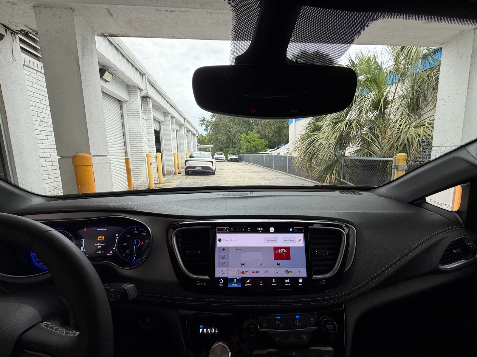 Thumbnail: 2025 Chrysler Pacifica - 3