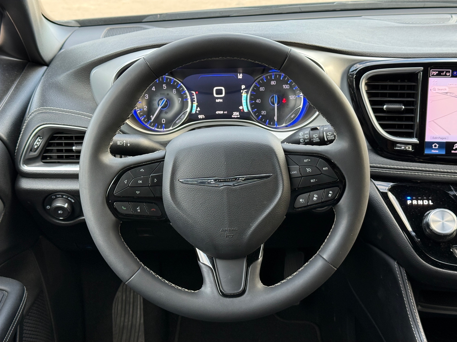 Thumbnail: 2025 Chrysler Pacifica - 4