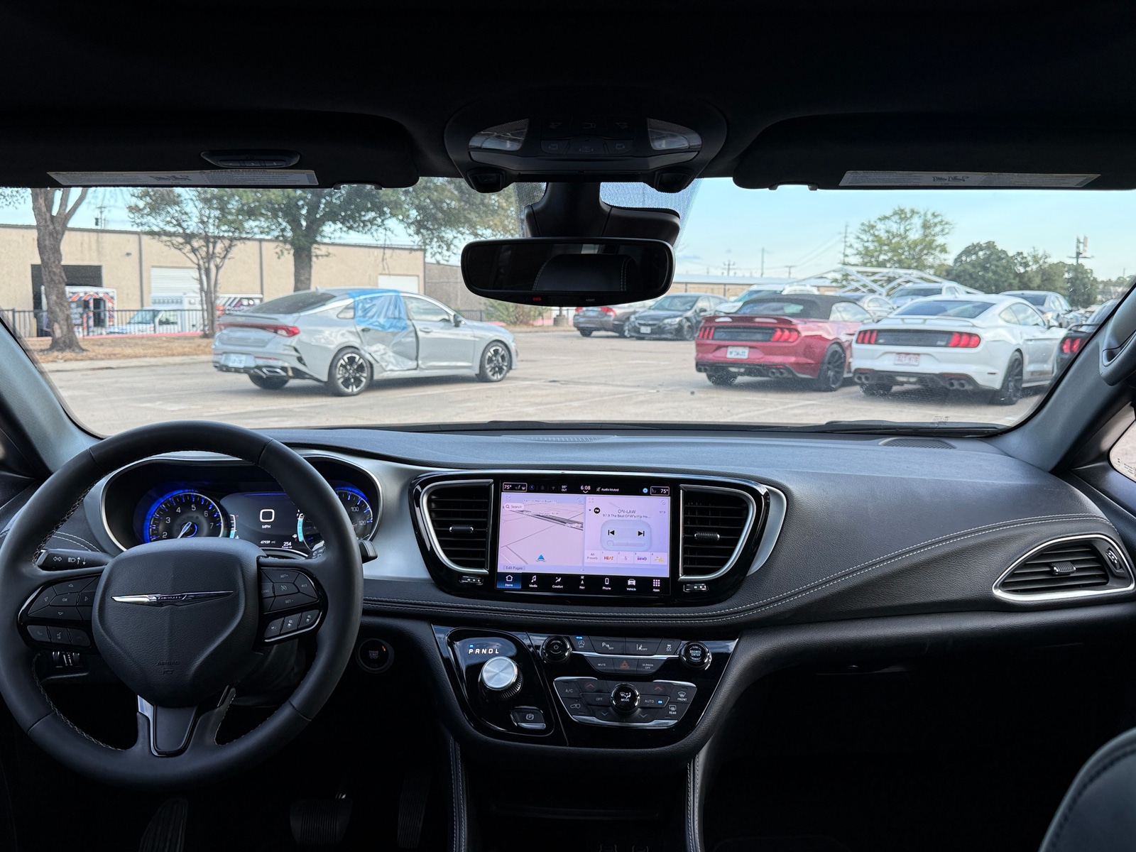 Thumbnail: 2025 Chrysler Pacifica - 2