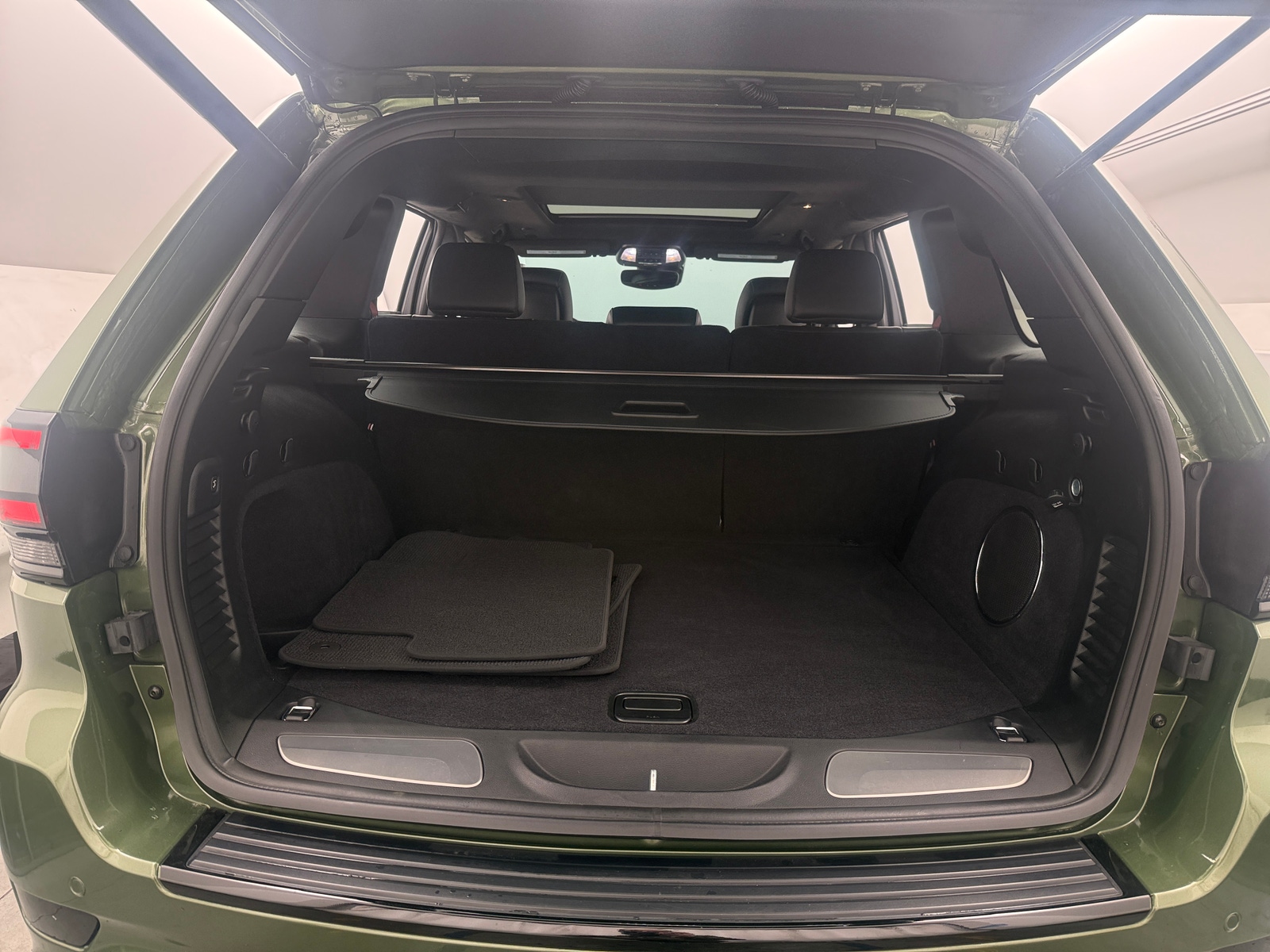 Thumbnail: 2021 Jeep Grand Cherokee - 6