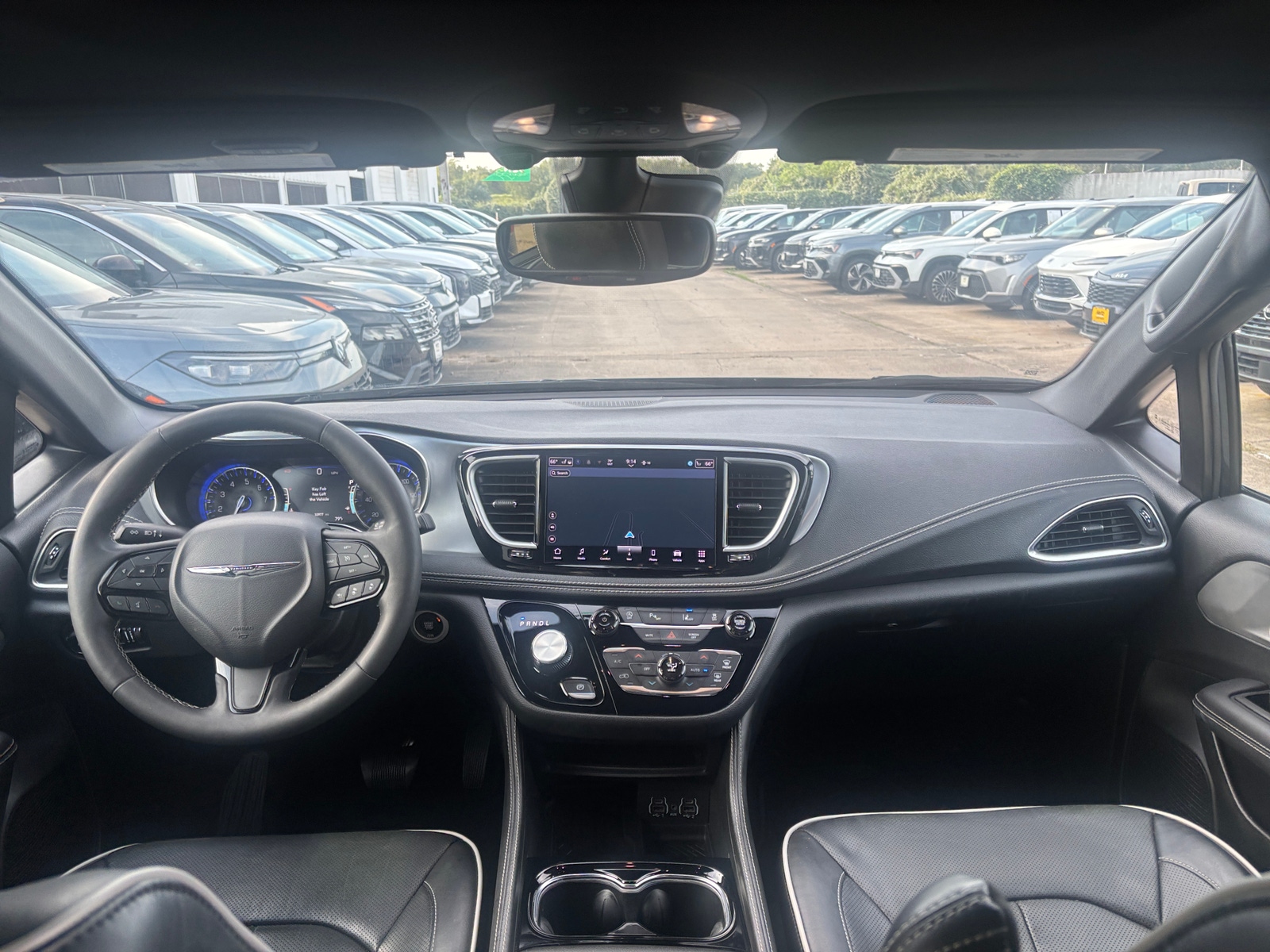 Thumbnail: 2025 Chrysler Pacifica - 3