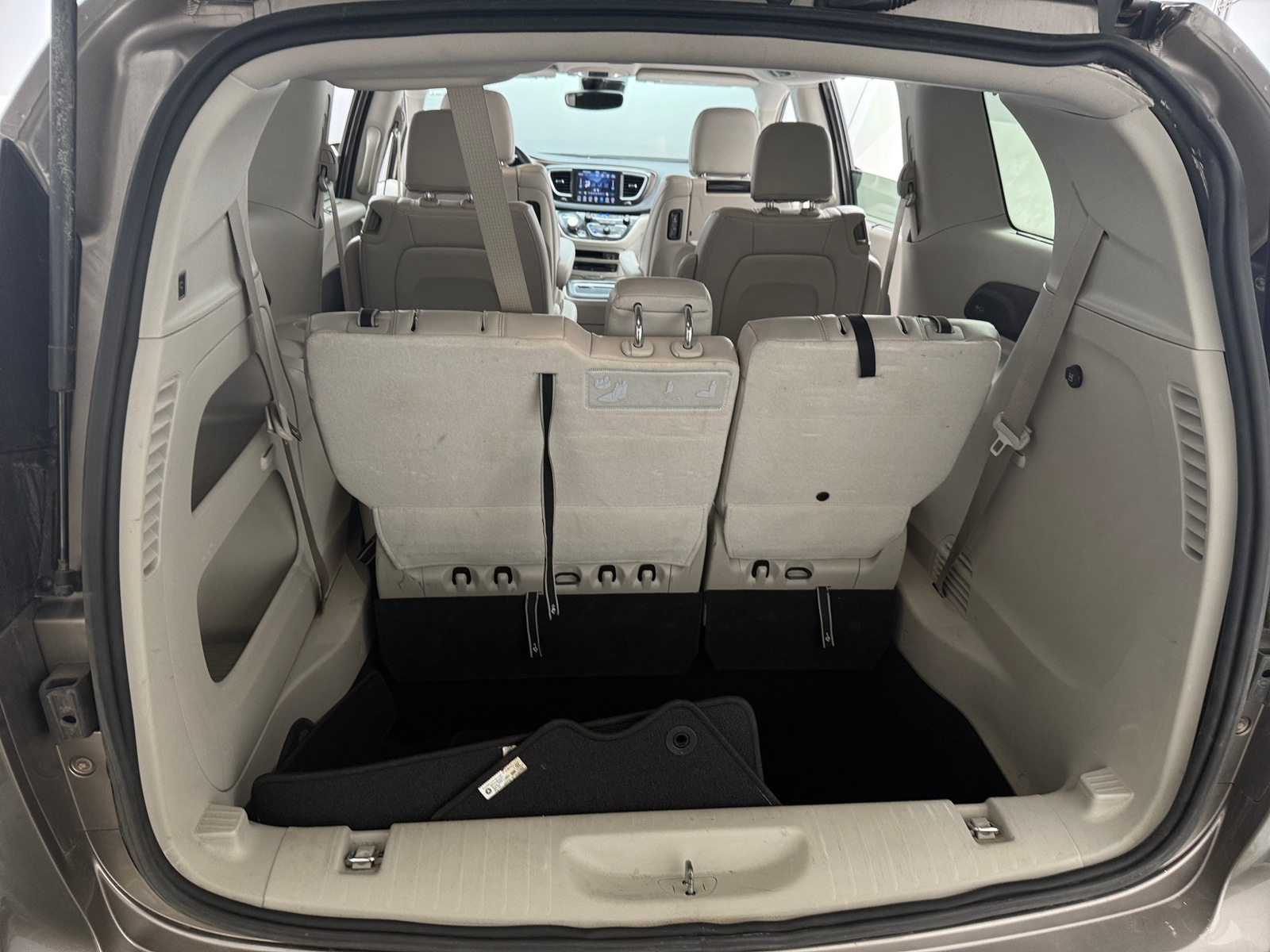 Thumbnail: 2018 Chrysler Pacifica - 6