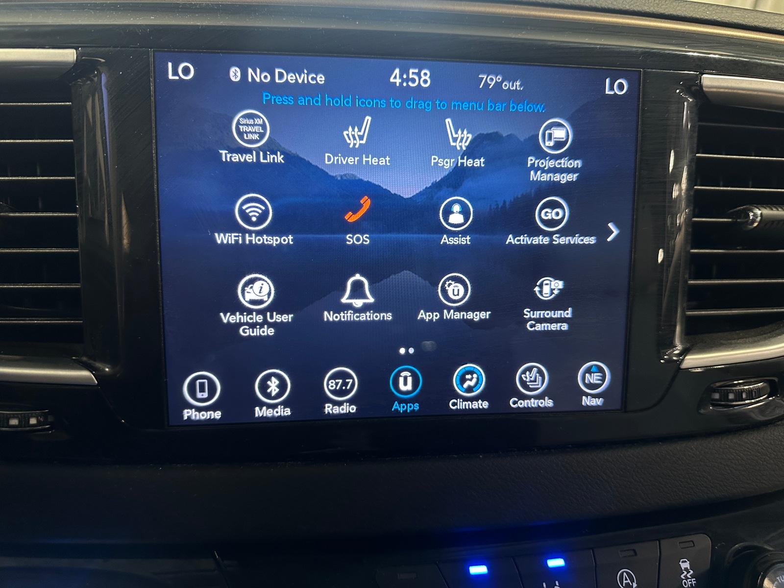 Thumbnail: 2018 Chrysler Pacifica - 3