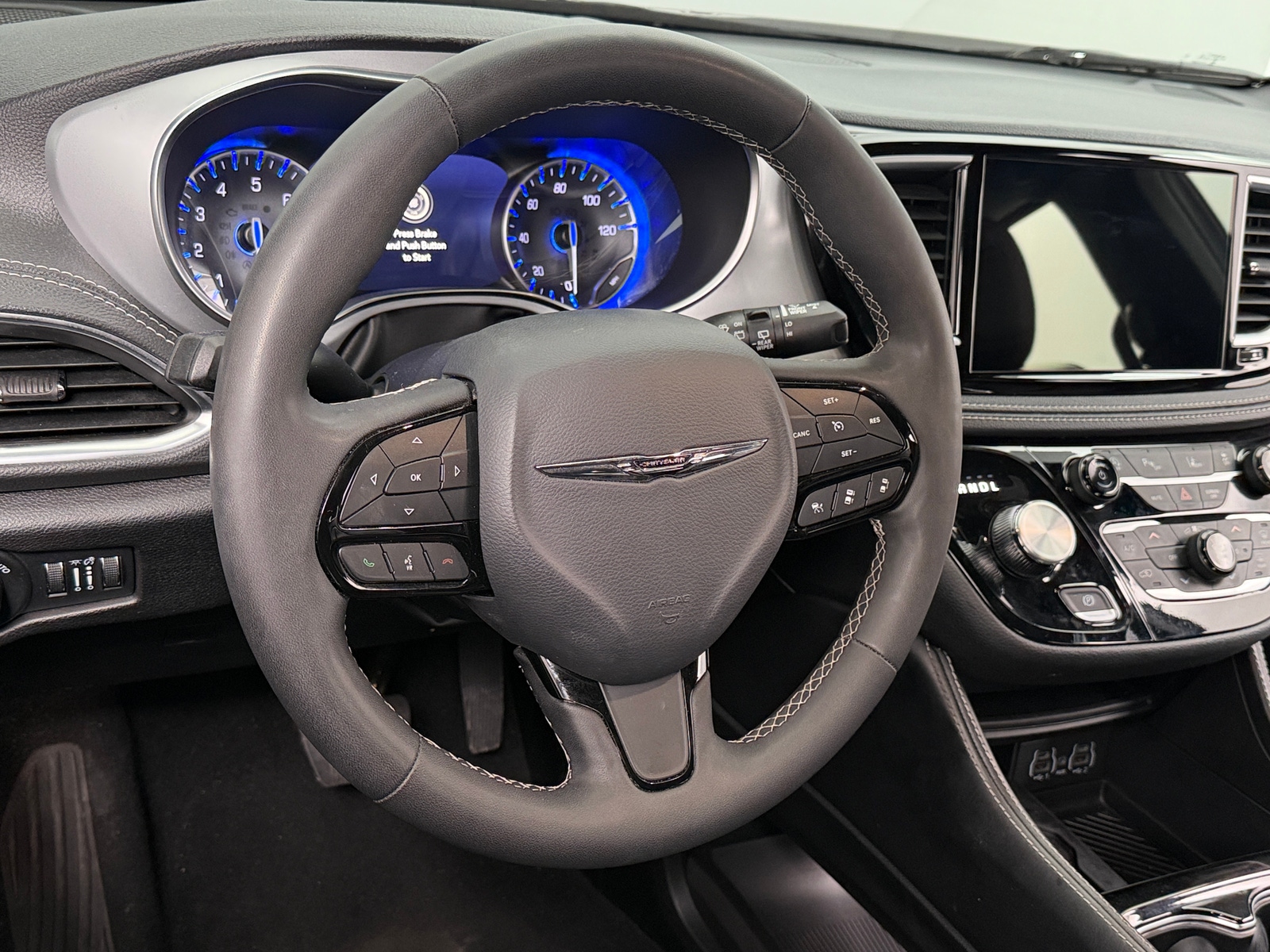 Thumbnail: 2025 Chrysler Pacifica - 4