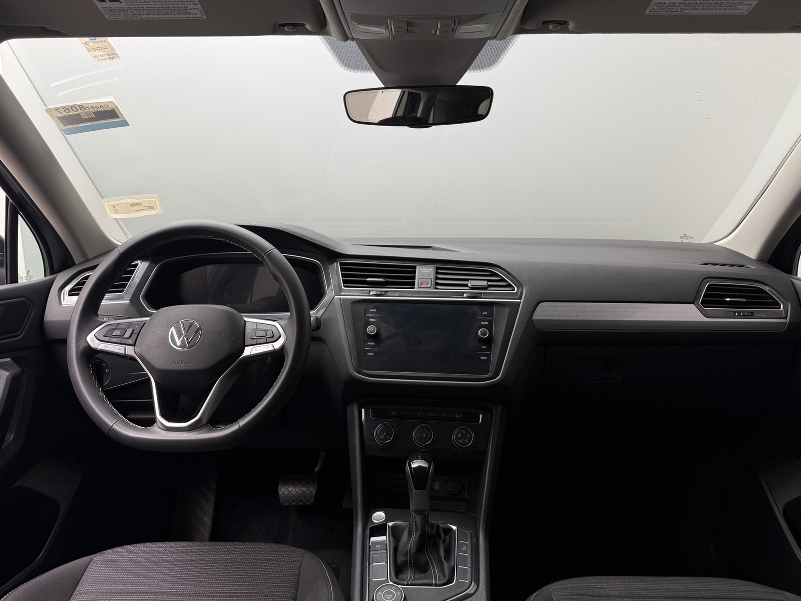 Thumbnail: 2024 Volkswagen Tiguan - 3