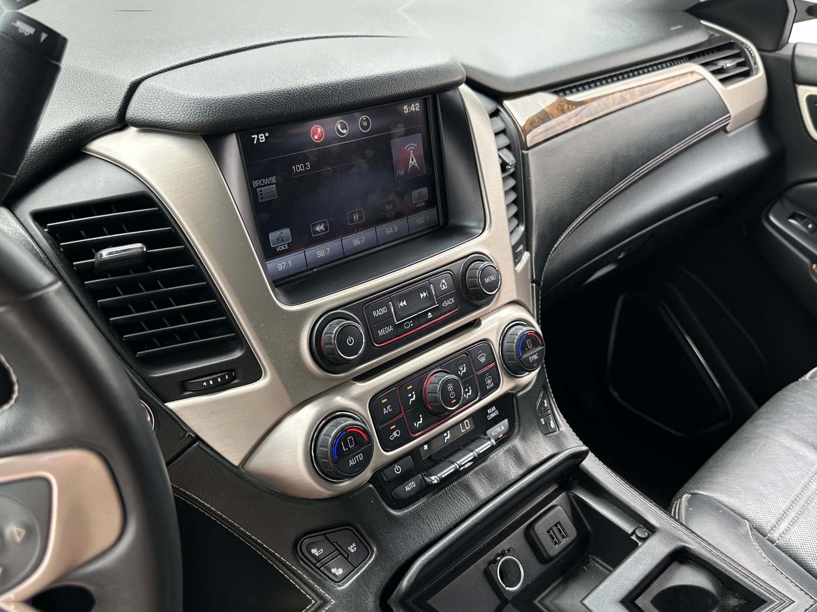 Thumbnail: 2015 GMC Yukon - 3