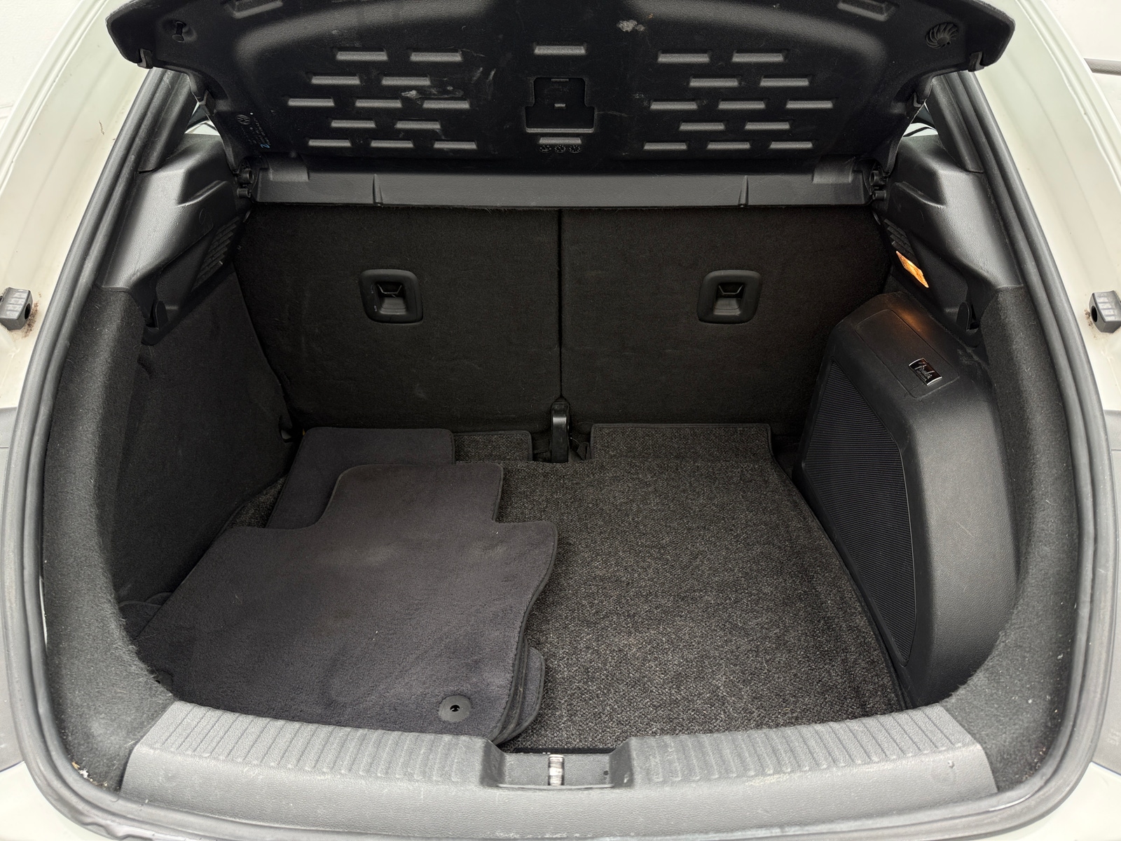 Thumbnail: 2013 Volkswagen Beetle - 6