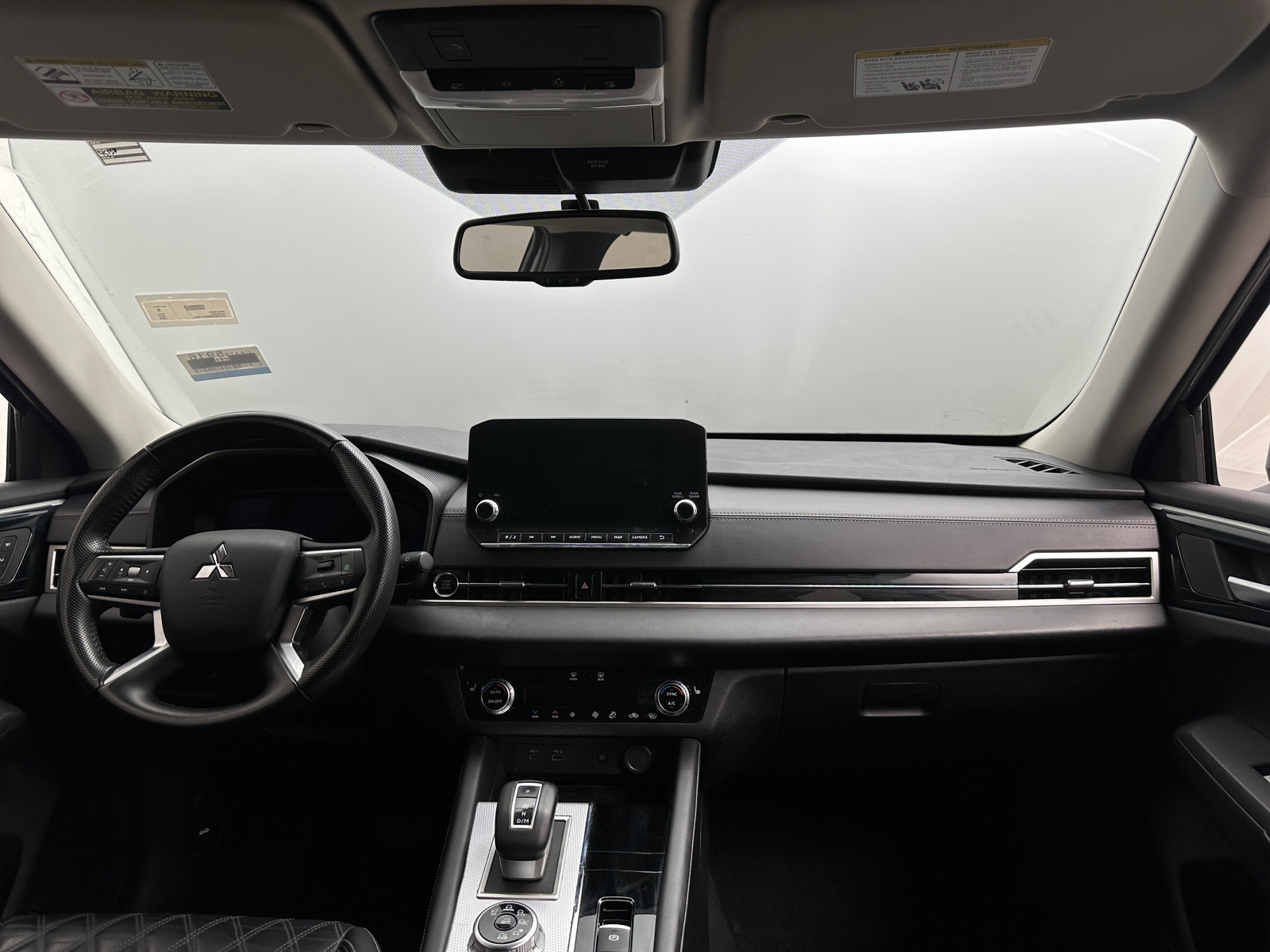 Thumbnail: 2024 Mitsubishi Outlander - 3