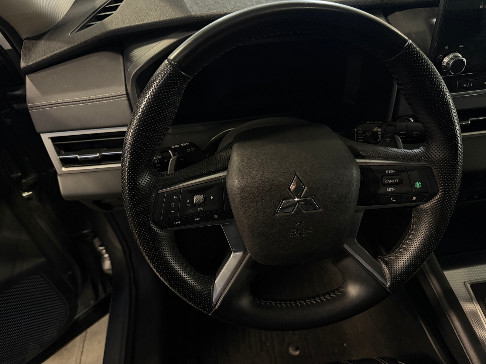 Thumbnail: 2024 Mitsubishi Outlander - 5