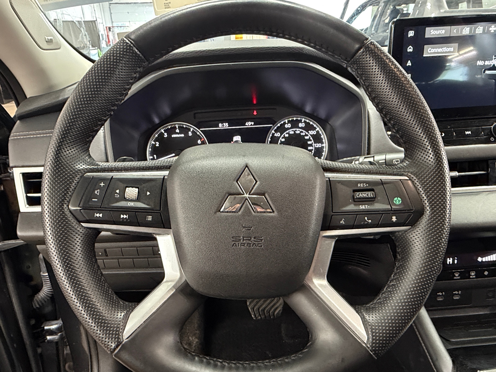 Thumbnail: 2025 Mitsubishi Outlander - 4