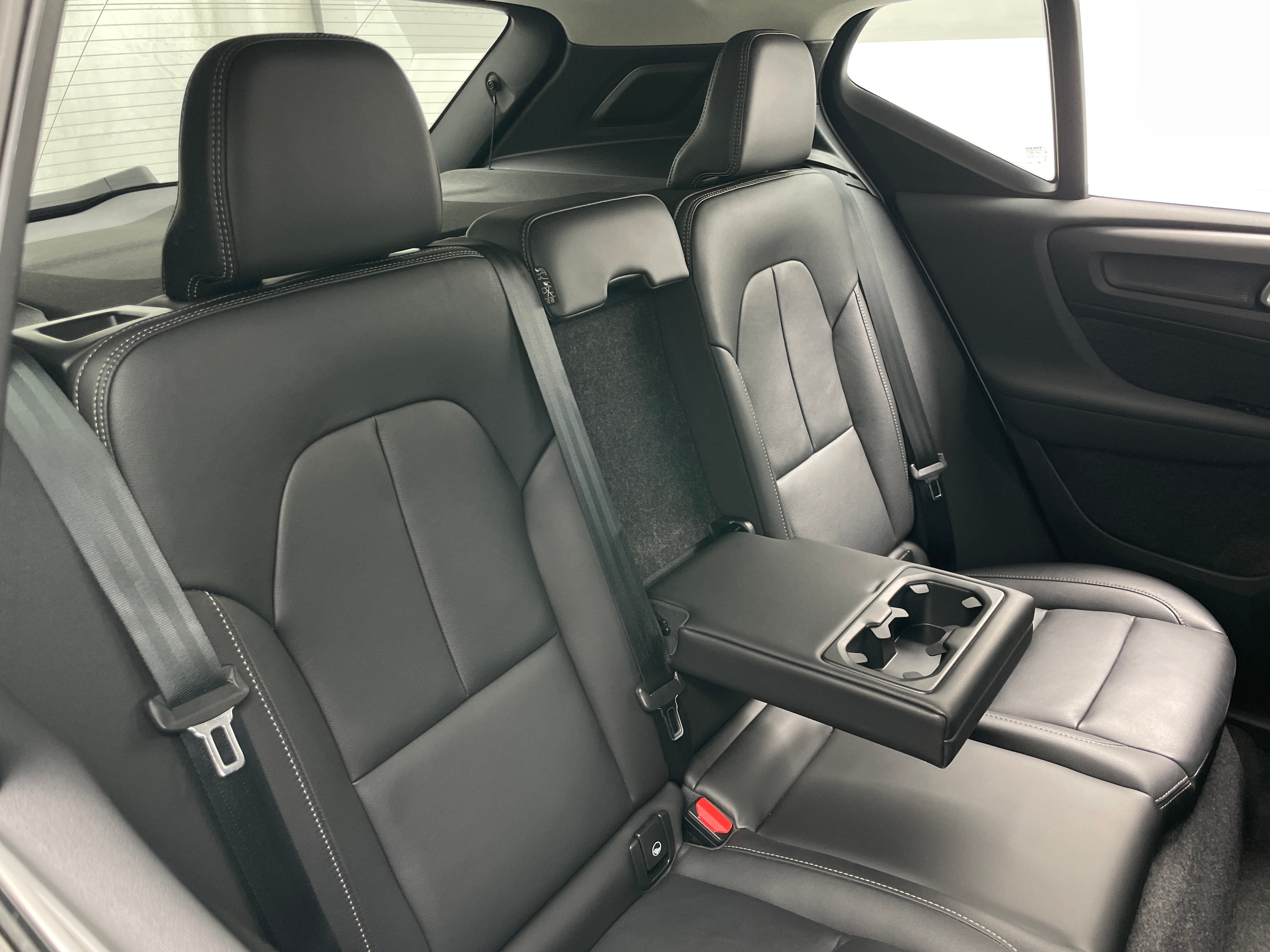 2025 Volvo XC40 Core