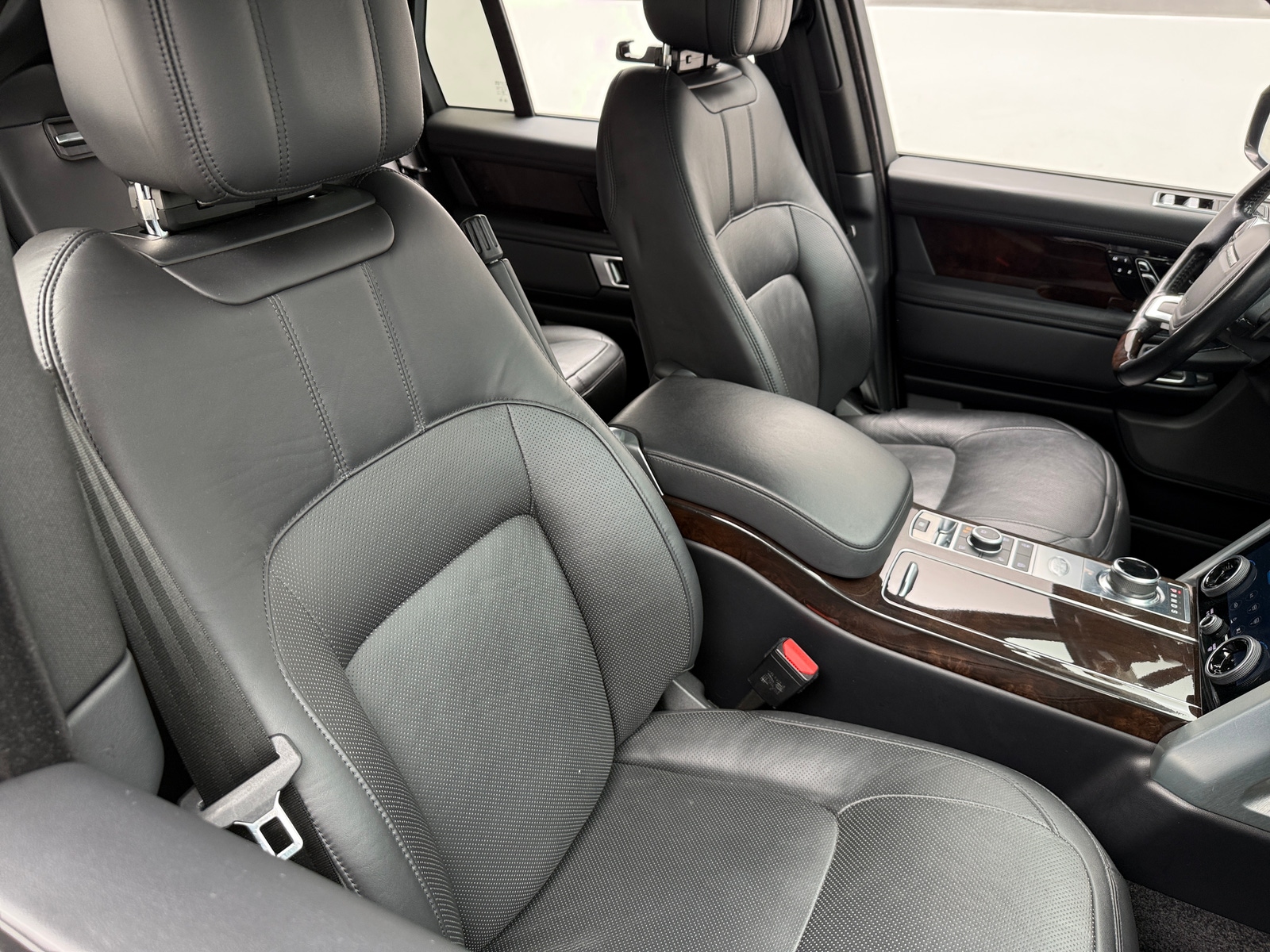 Thumbnail: 2020 Land Rover Range Rover - 2