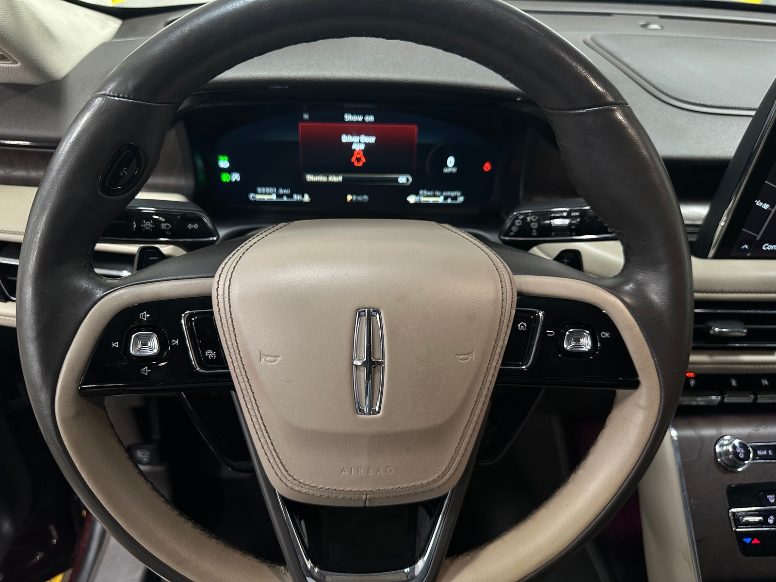 Thumbnail: 2022 Lincoln Aviator - 4