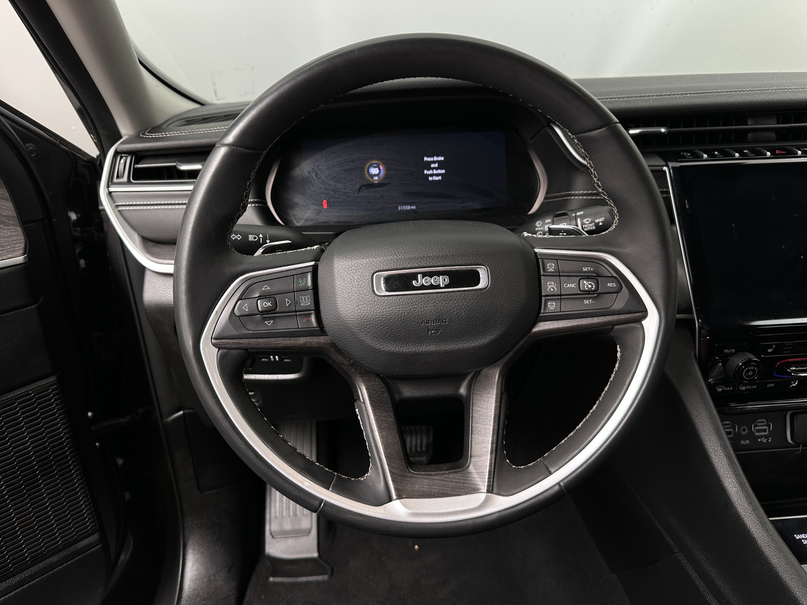 Thumbnail: 2023 Jeep Grand Cherokee L - 4