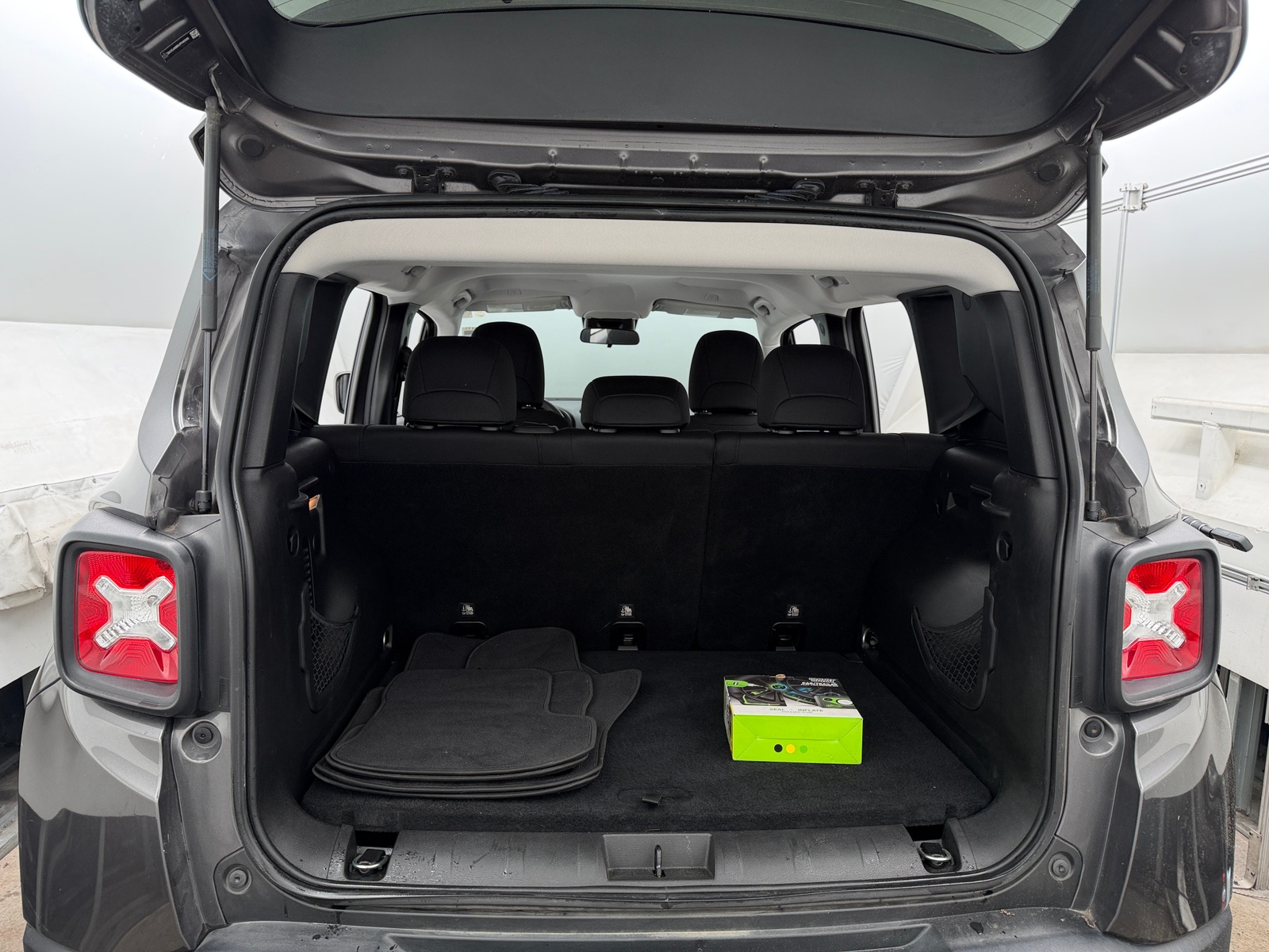 Thumbnail: 2018 Jeep Renegade - 7