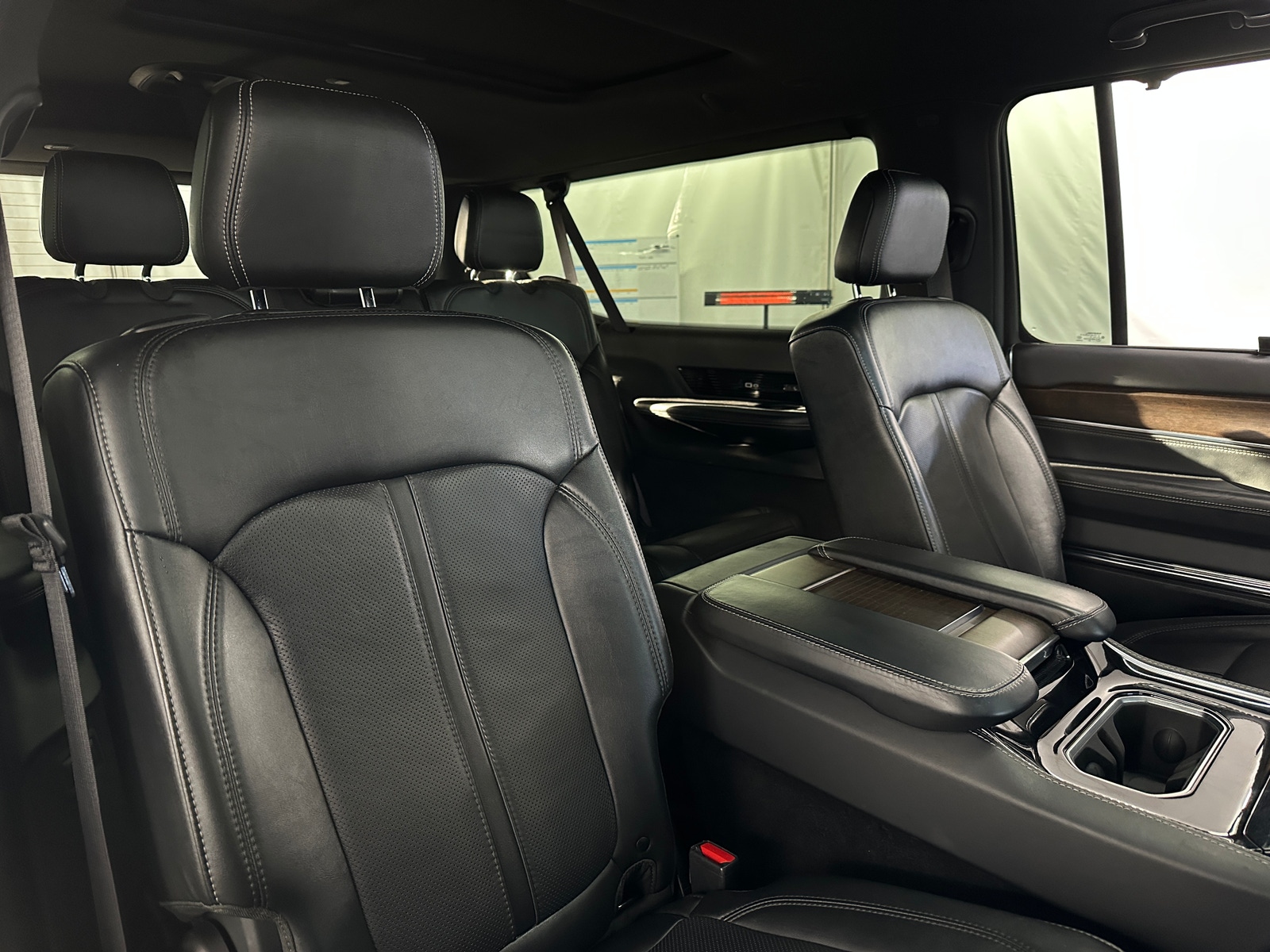 Thumbnail: 2024 Jeep Grand Wagoneer L - 5